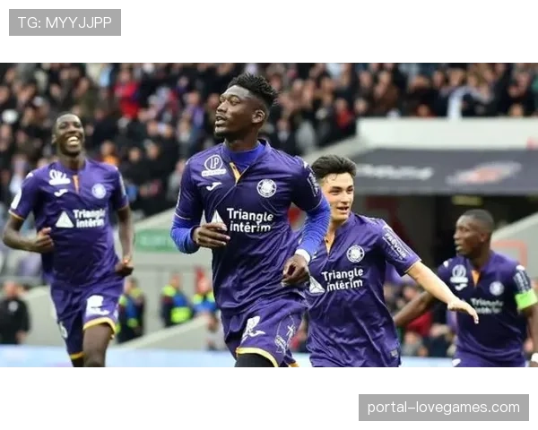 中小球队生存之道：朗斯如何用定位球战术挑战巴黎霸权